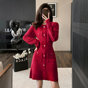 红色回门穿连衣裙 小香风高级感轻奢圆领单排扣提花针织裙秋冬新款
