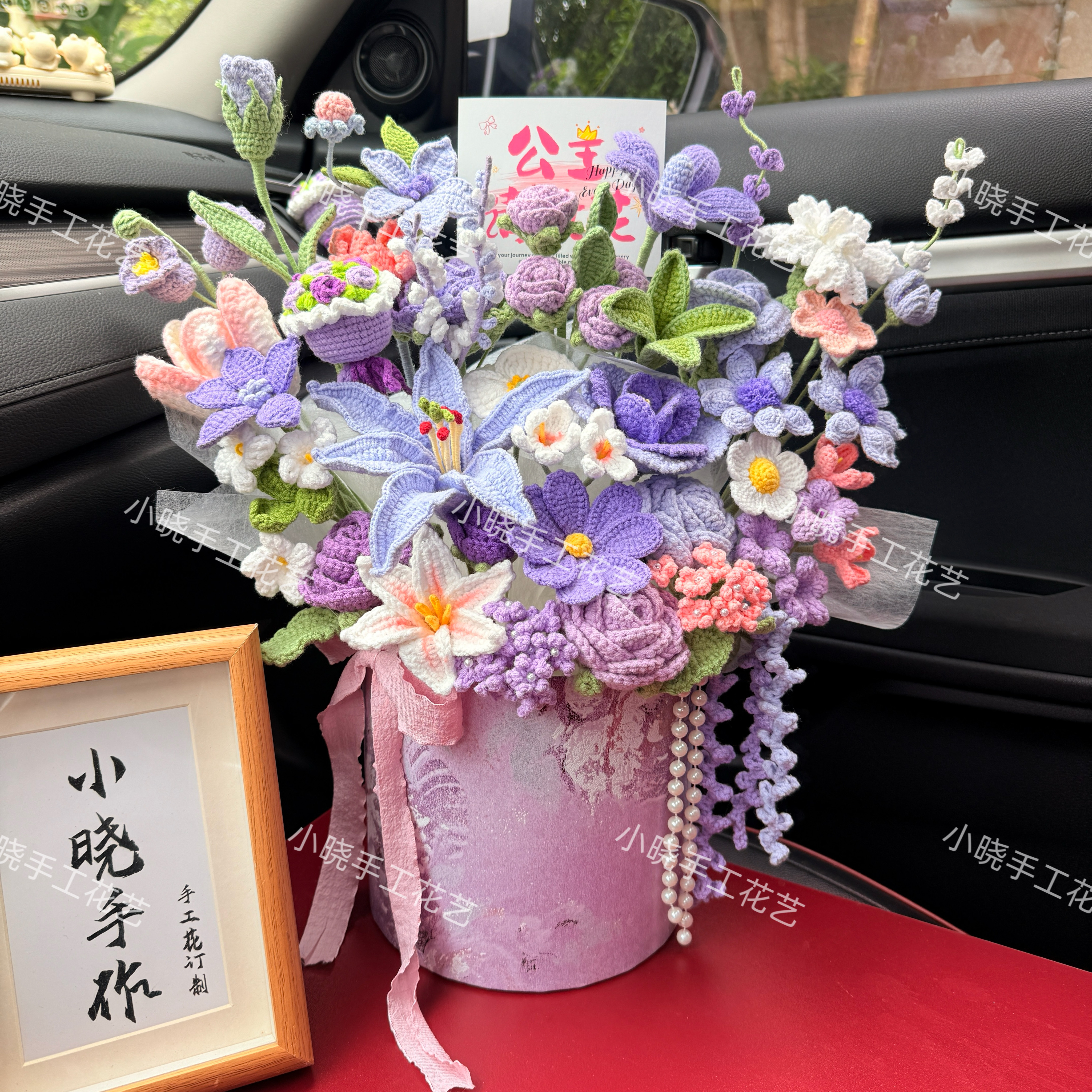 成品钩织毛线花束抱抱桶百合混搭花束送闺蜜姐妹生日母亲节礼物
