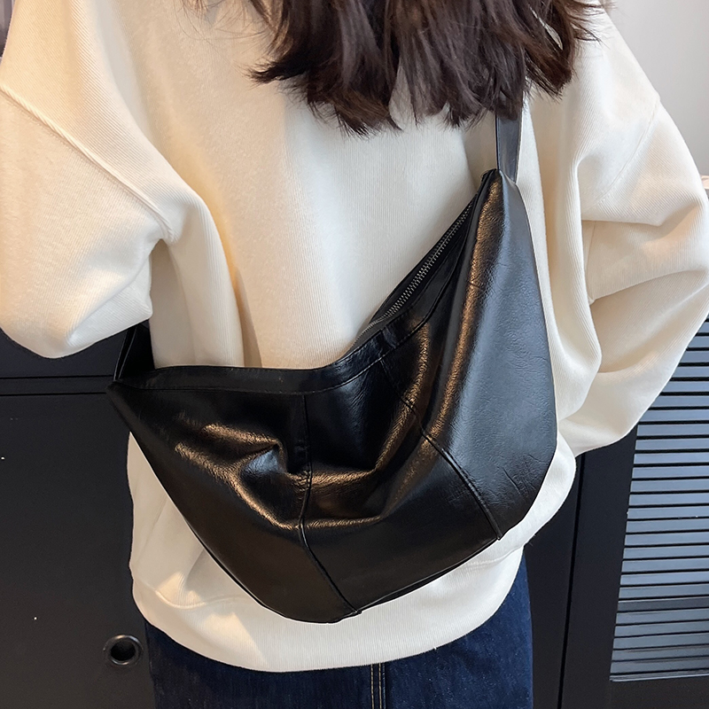 时尚大容量饺子包女韩国新款洋气斜挎包女百搭超酷单肩包小众包包