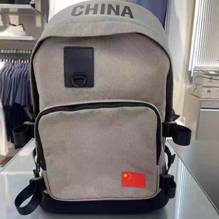 安踏运动双肩包国旗款学生书包2024三色轻便书包双肩运动背包冠军