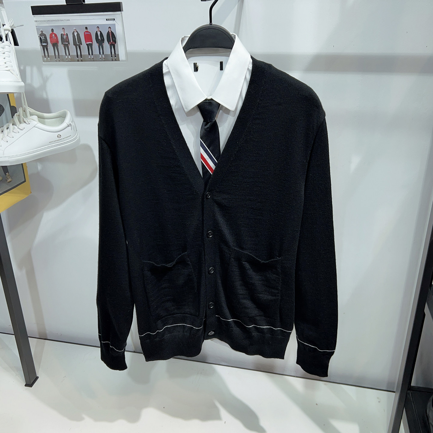 G家男装春秋V领绵羊毛开襟毛衫黑