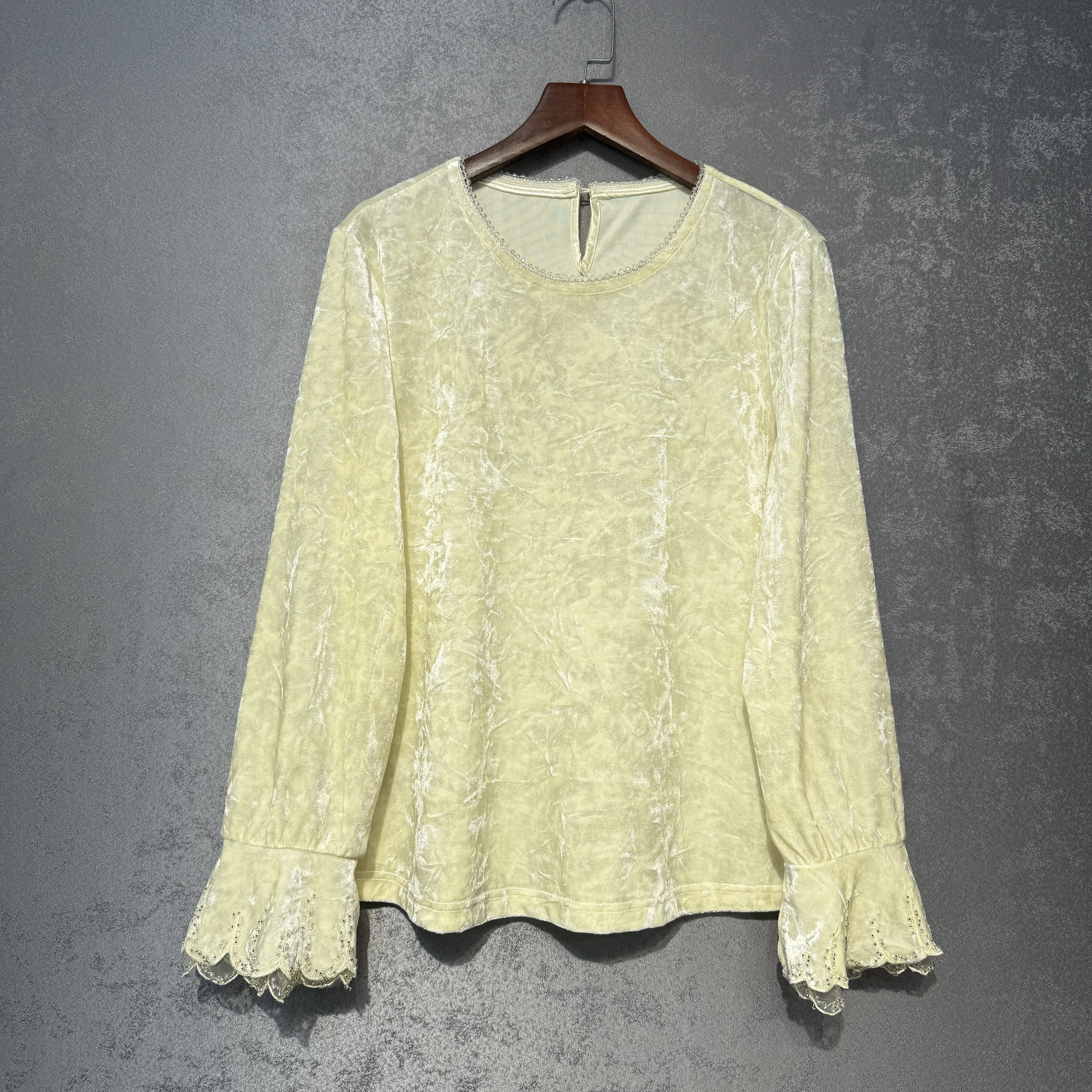 新中式国风钻石绒高级感蕾丝边喇叭袖打底衫圆领女内搭上衣米白色,女装/女士精品,上衣,淘宝优惠券,粉丝福利购,淘宝优惠卷