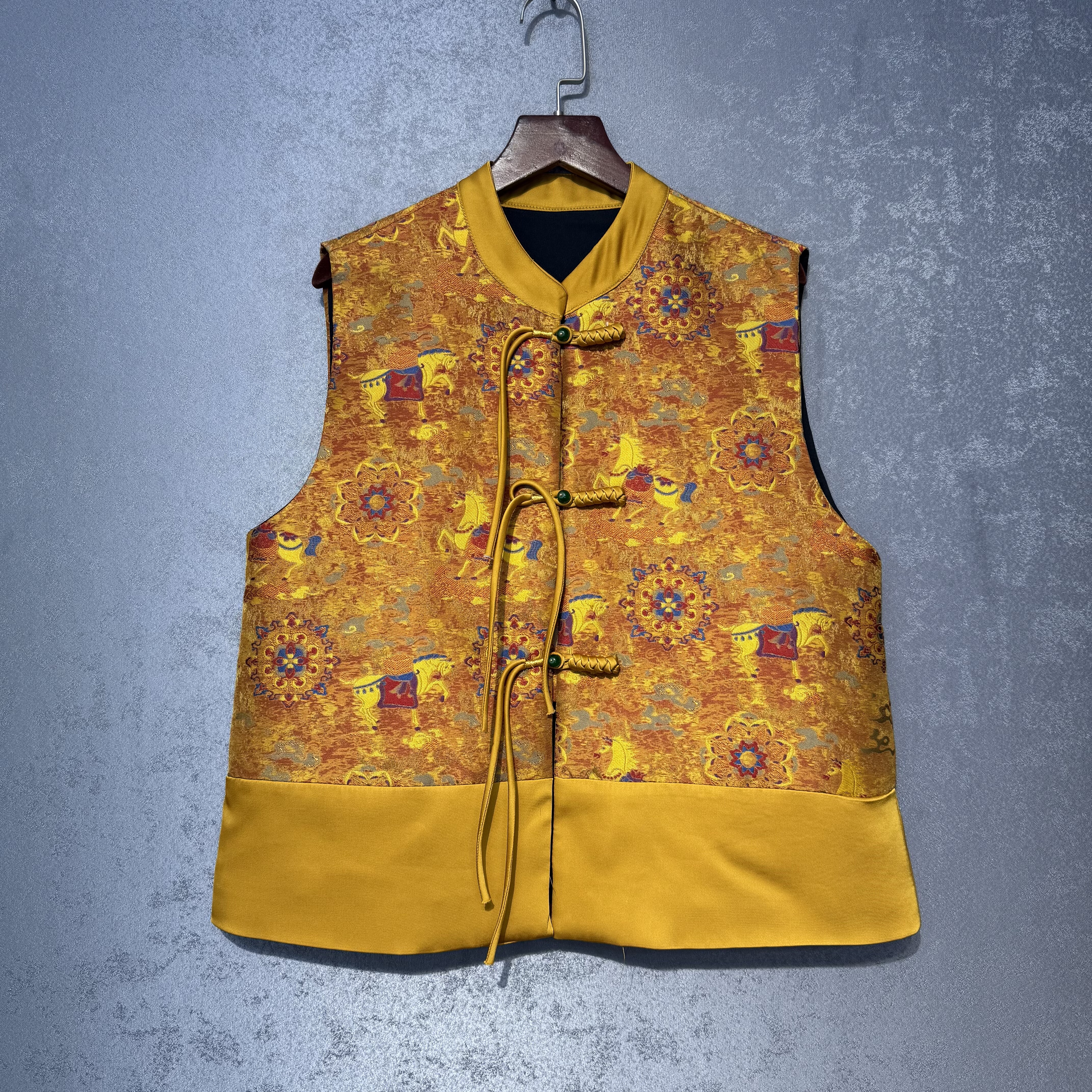 祥云小马春季新款新中式国风气质中式宋织锦流苏盘扣拼接复古马甲,女装/女士精品,马夹,淘宝优惠券,粉丝福利购,淘宝优惠卷