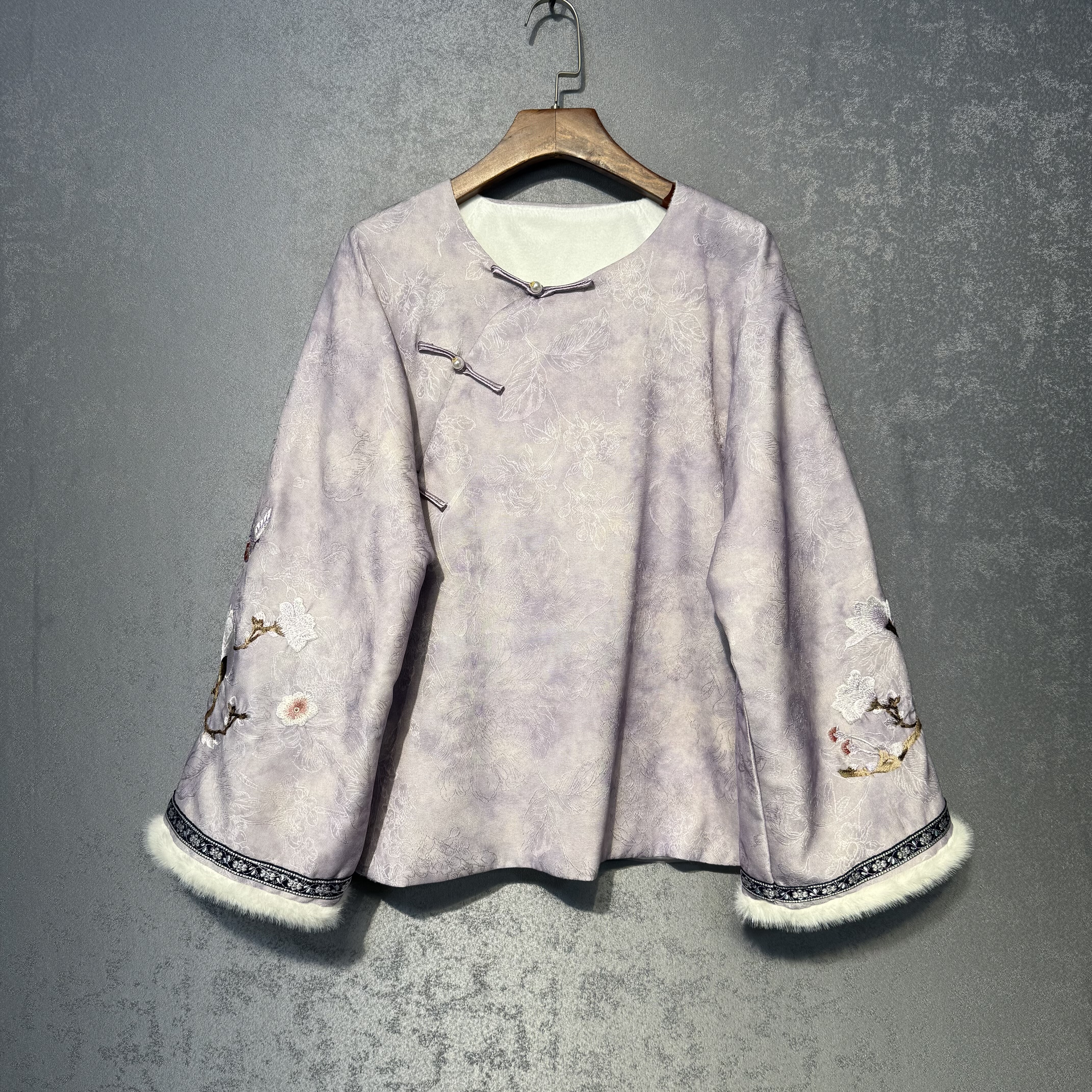 新中式国风气质刺绣2025冬季新款加厚内搭重工环保毛加绒打底上衣