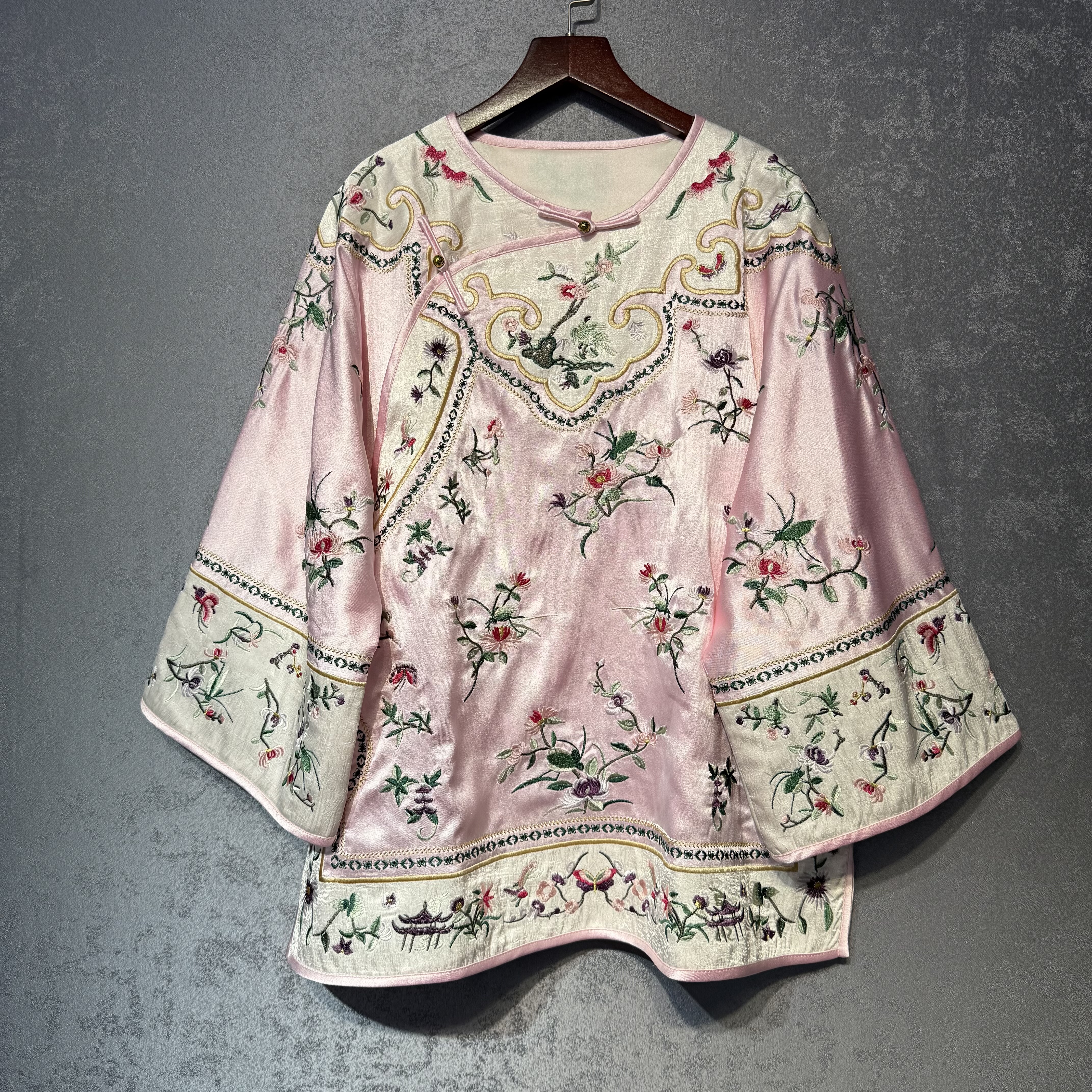 新中式国风重工刺绣格格上衣2025秋季新款显瘦太太服盘扣斜襟外套