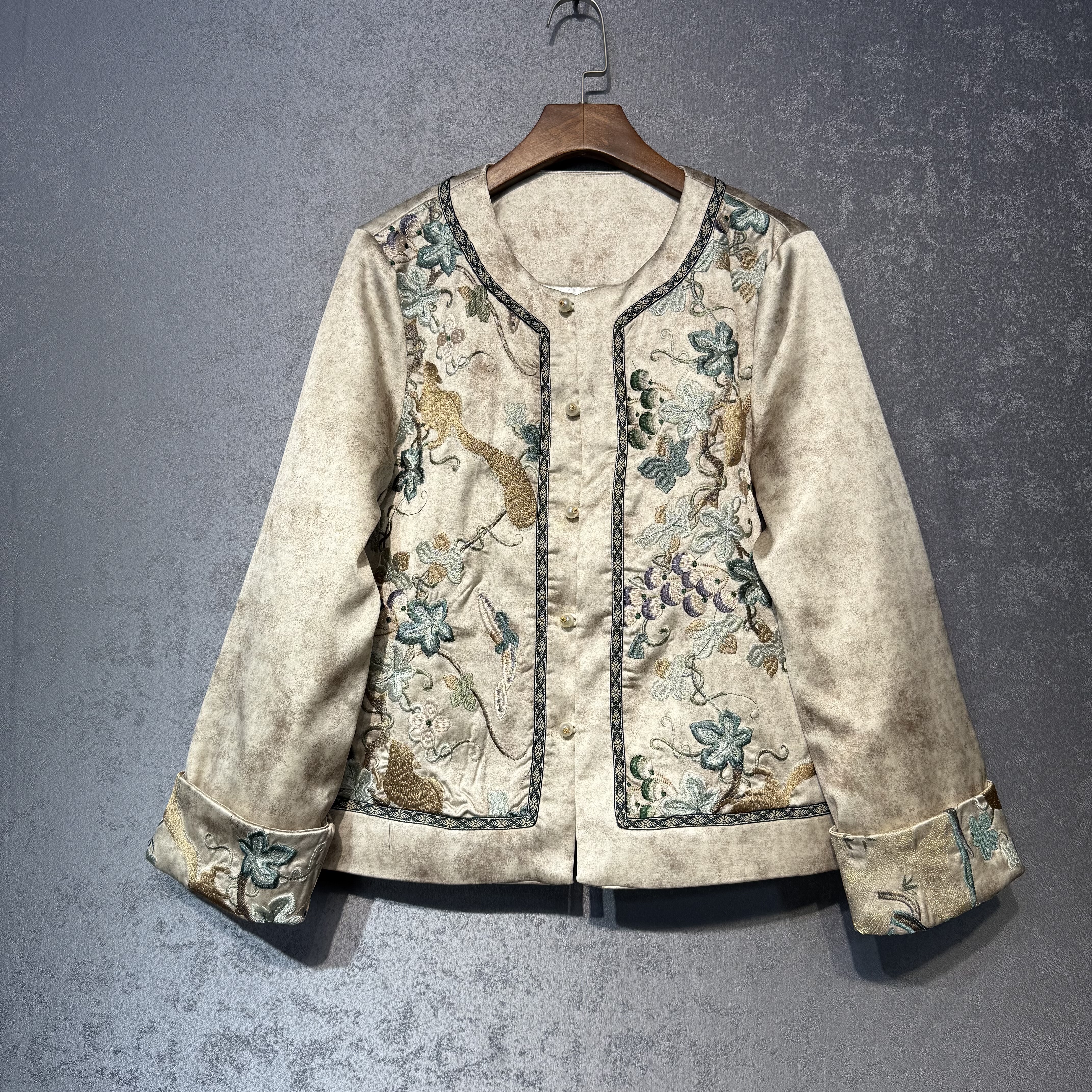 新中式国风夹棉外套女2025冬季重工刺绣米咖色圆领上衣加厚棉服