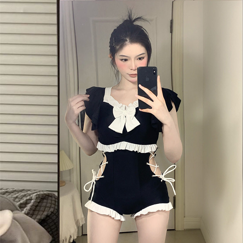 韩版泳衣女连体可爱少女保守遮肚显瘦ins风2025新款度假温泉泳装