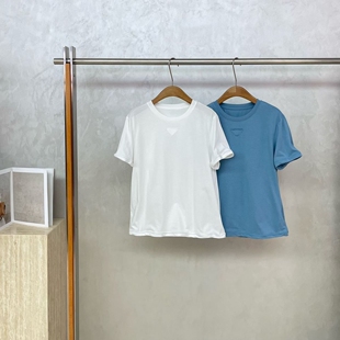 欧洲站2026春简约设计三角标纯色短袖t恤女宽松圆领卷边显瘦上衣