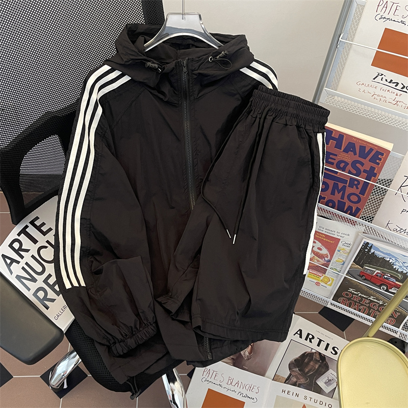 户外运动连帽防晒冲锋衣外套男女套装轻薄运动短裤休闲穿搭配一套
