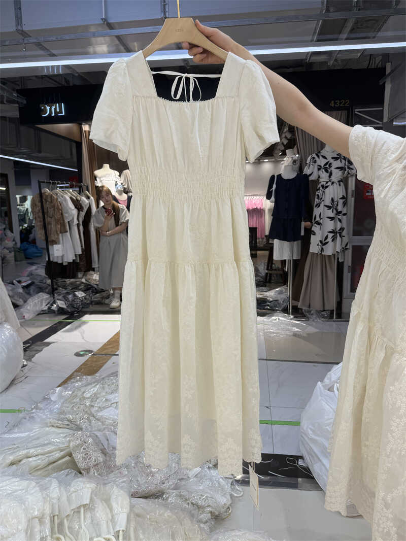 艾丽贝儿2024夏法式甜美设计感重工系带方领连衣裙女韩系长裙1133