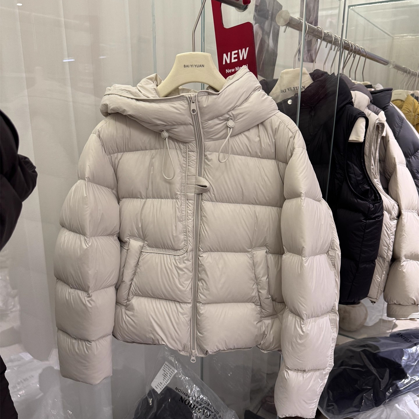 韩系加厚短款连帽羽绒服女2025冬90白鸭绒韩版宽松面包服外套9733