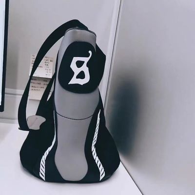 黑色机能拼色斜挎动运包托特包