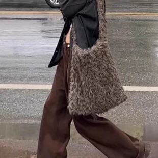 原创复古弥赛亚少女秋冬毛毛袋子流浪风大尺寸慵懒风轻奢托特包潮