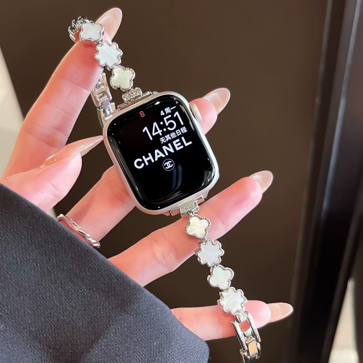 适用ApplewacthS10表带苹果手表S9小香风腕带多彩小贝母ins风S8se