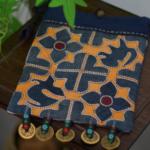 手工贴布绣小包斜挎非遗手机包民族风手绣铜钱五帝钱贵州凯里百搭