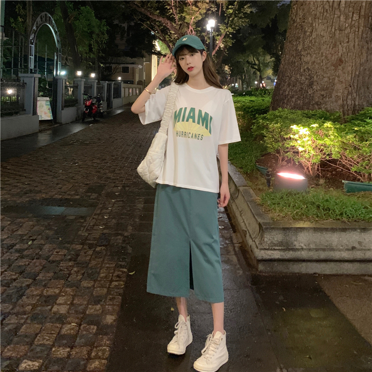 Real price loose and versatile letter printed T-shirt + front split skirt suit for women