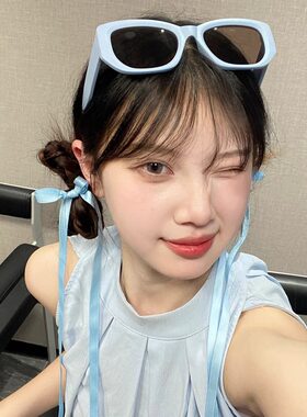 Y2K复古蓝色方形墨镜女2026新款多巴胺风圆脸拍照太阳眼镜高级感