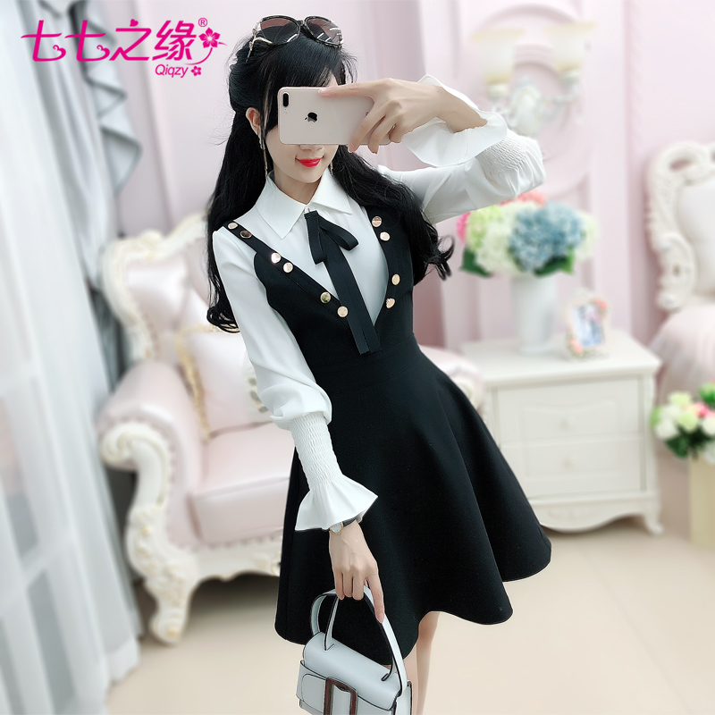 七七之缘2018春装新款女装韩版 黑色V领修身金扣花瓣背带裙连衣裙