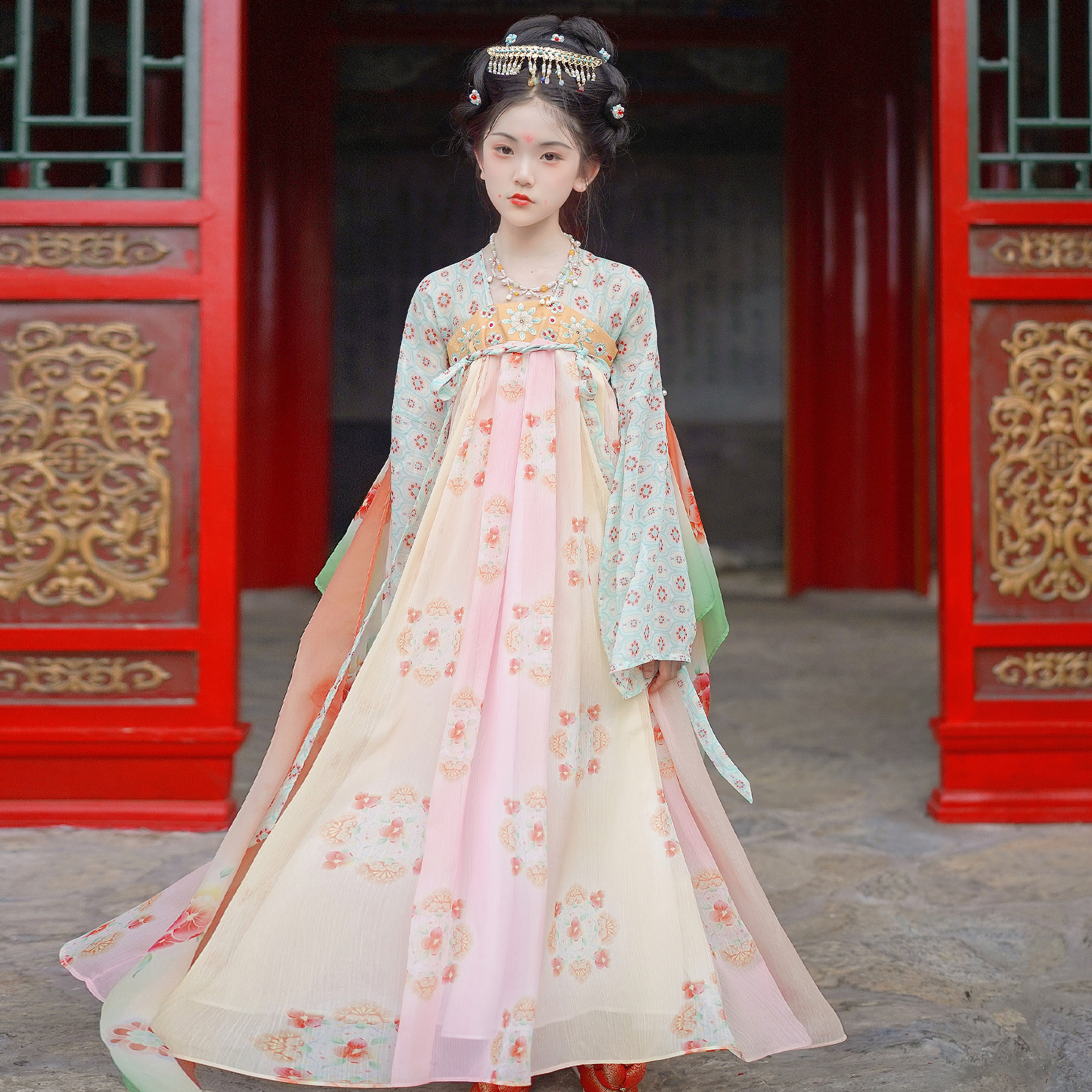 洛竹原唐制改良齐胸襦裙儿童汉服图片