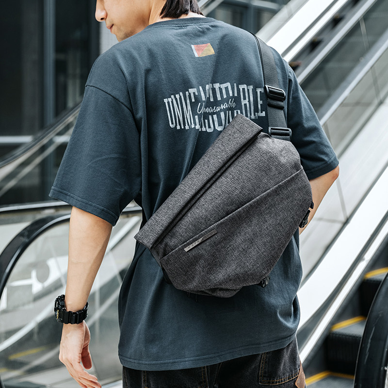 多功能运动斜挎包男休闲单肩包潮牌机能邮差包通勤骑行斜背包男包