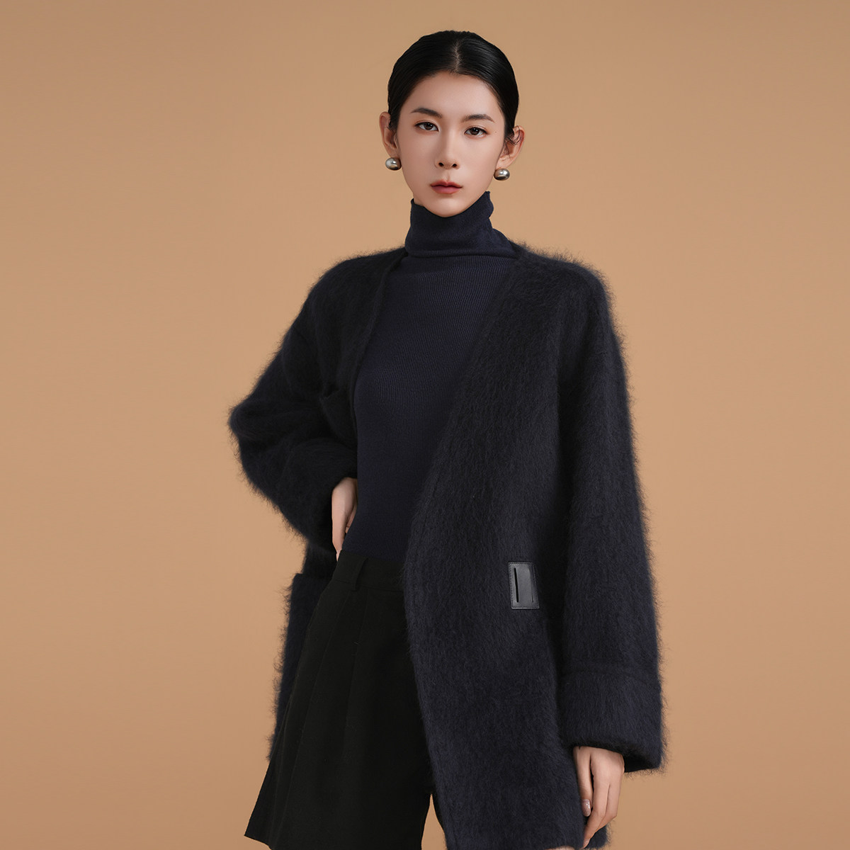 黑色毛呢外套女中长款V领宽松廓形大衣高级感