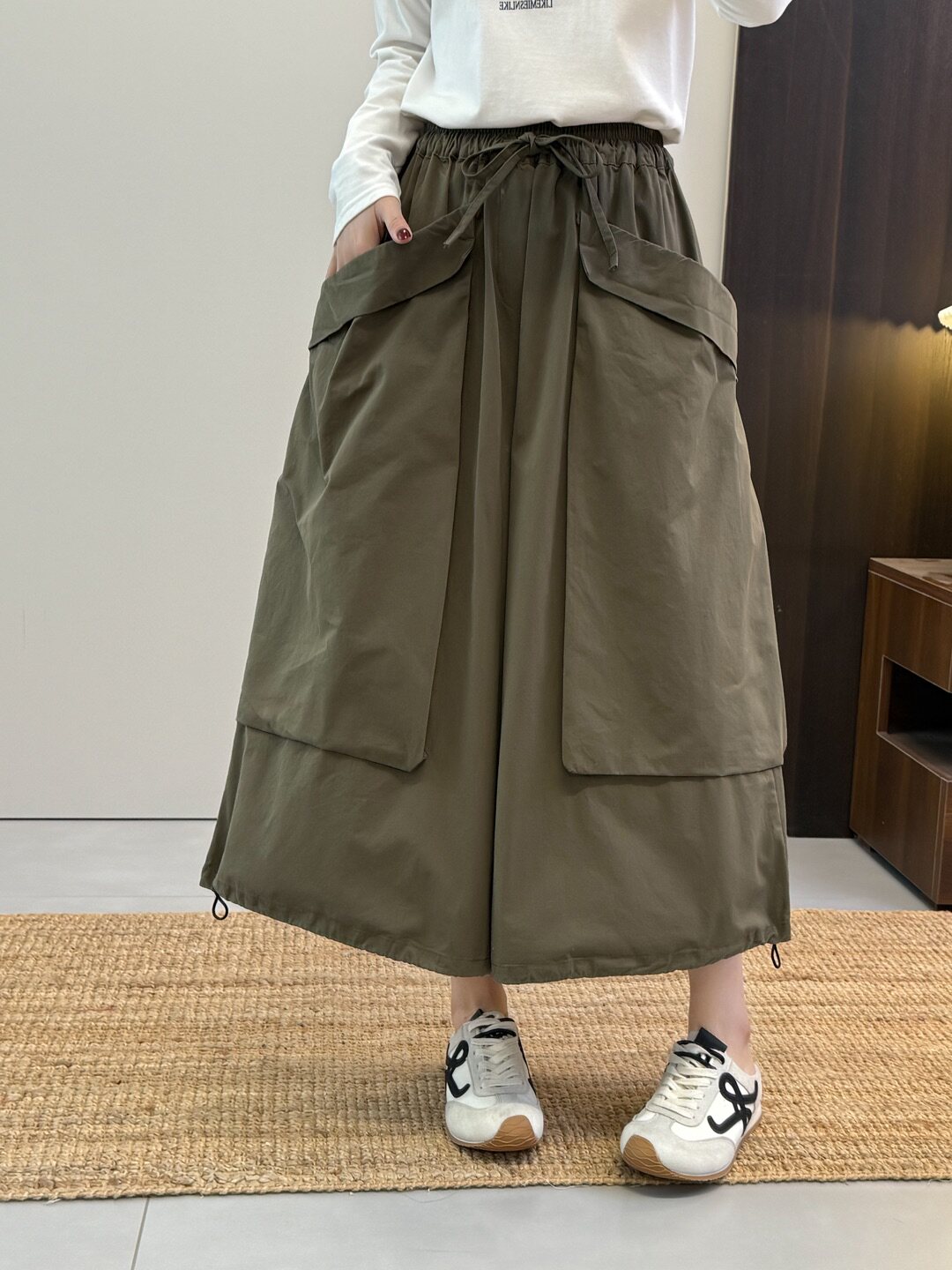 韩版大码口袋设计松紧腰春装新款宽松休闲工装风纯棉个性阔腿裤女