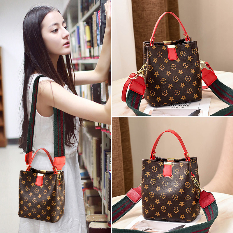 2020水桶包包女宽肩带斜挎包百搭时尚女包新款2019大容量学生单肩