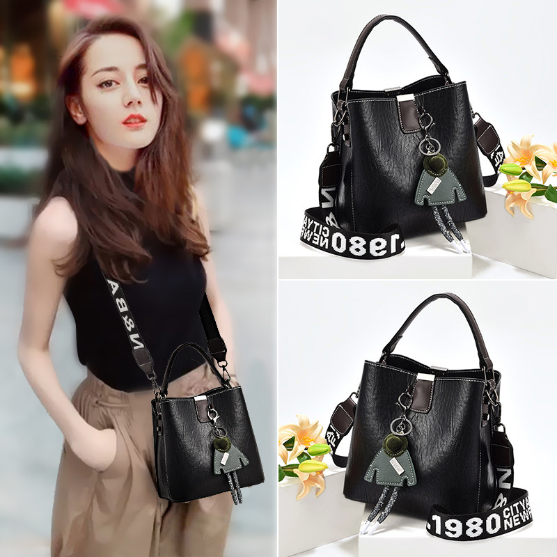 网红水桶包2020新款潮流行包包女单肩斜挎包女百搭大容量春夏女包