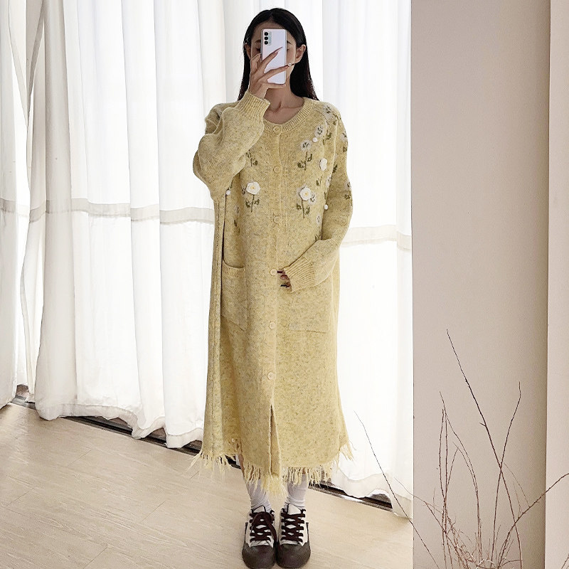 孕妇温柔风针织刺绣显白连衣裙