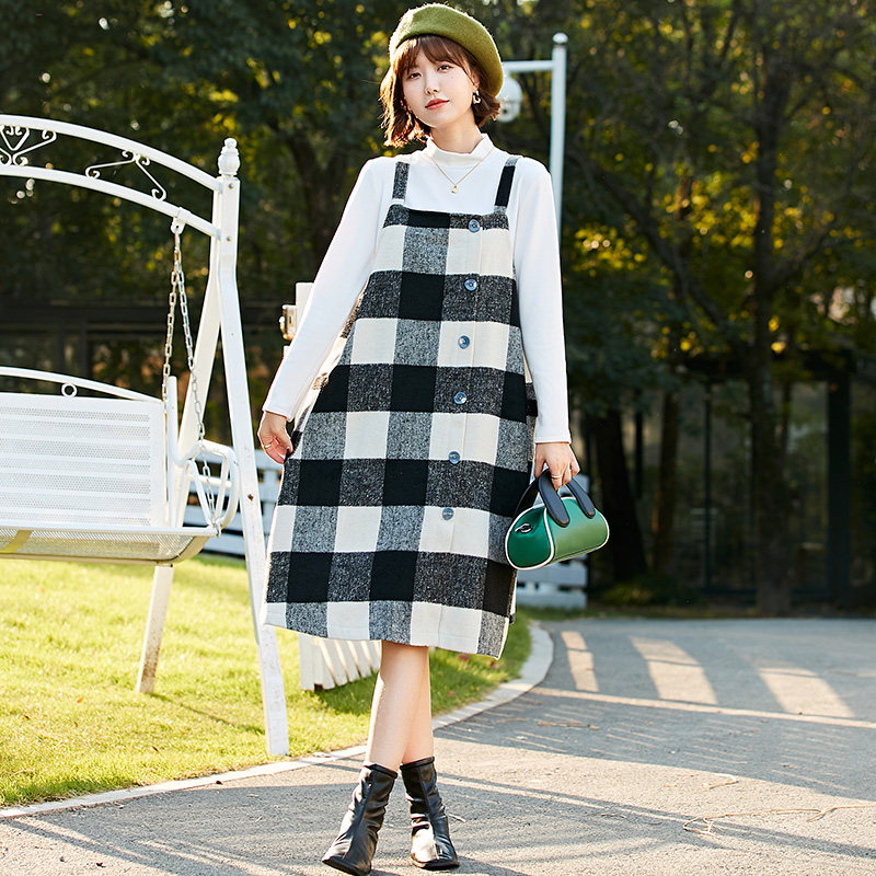 孕妇中长款背带裙韩版小个子2026春秋新款格子背心裙+打底衫套装