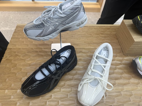 香港ASICS Gel-DS Trainer SP 低帮休闲鞋 1203b057-001/020/100