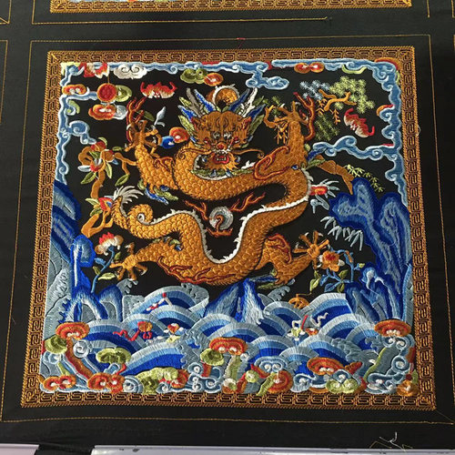 一品文官龙图案补子刺绣绣片