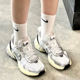 【瑕疵清仓不退换】Nike/耐克V2K Run透气低帮跑步鞋FD0736-100