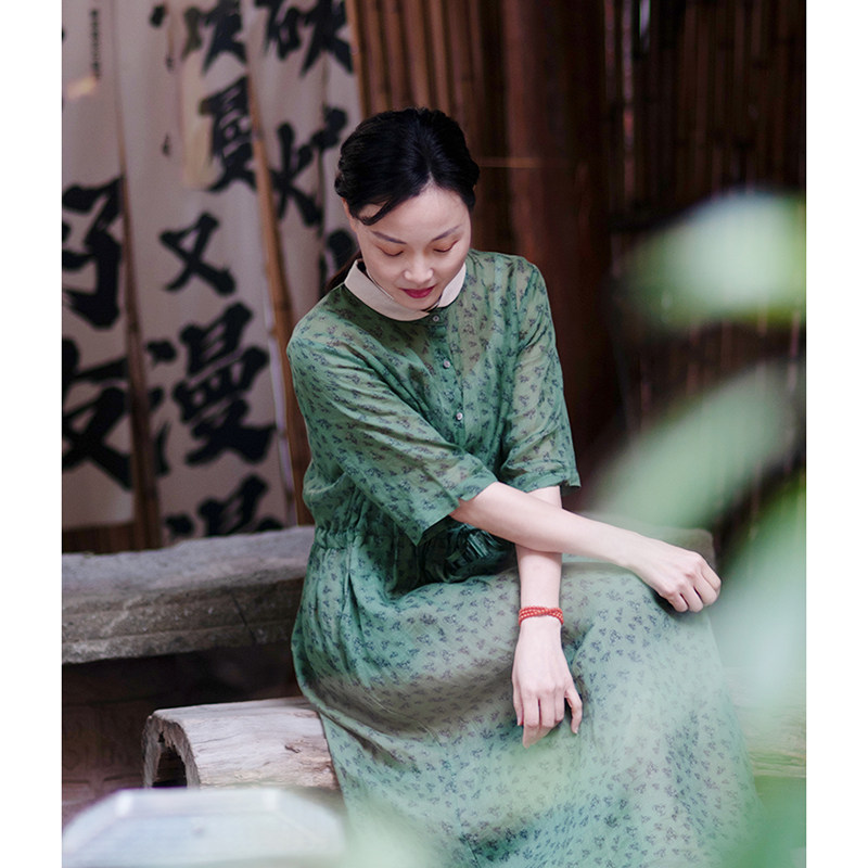 三两岛 绿色苎麻印花文艺连衣裙腰间抽绳显瘦夏款短袖中长裙