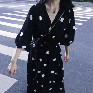波点黑色连衣裙2024新款女夏季法式质感高级感显瘦收腰雪纺裙子女
