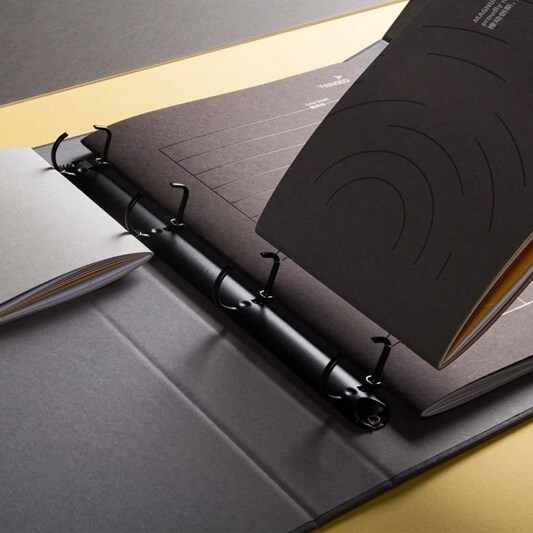 高品质源头工厂定制皮革样本册色卡本 面料样品册活页夹手提产品册配活扣金属夹