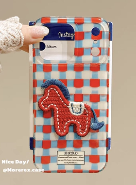 撞色格纹刺绣红马适用苹果17promax手机壳华为mate60pro新款P80高级nova15可爱vivos50女reno15小米17荣耀500