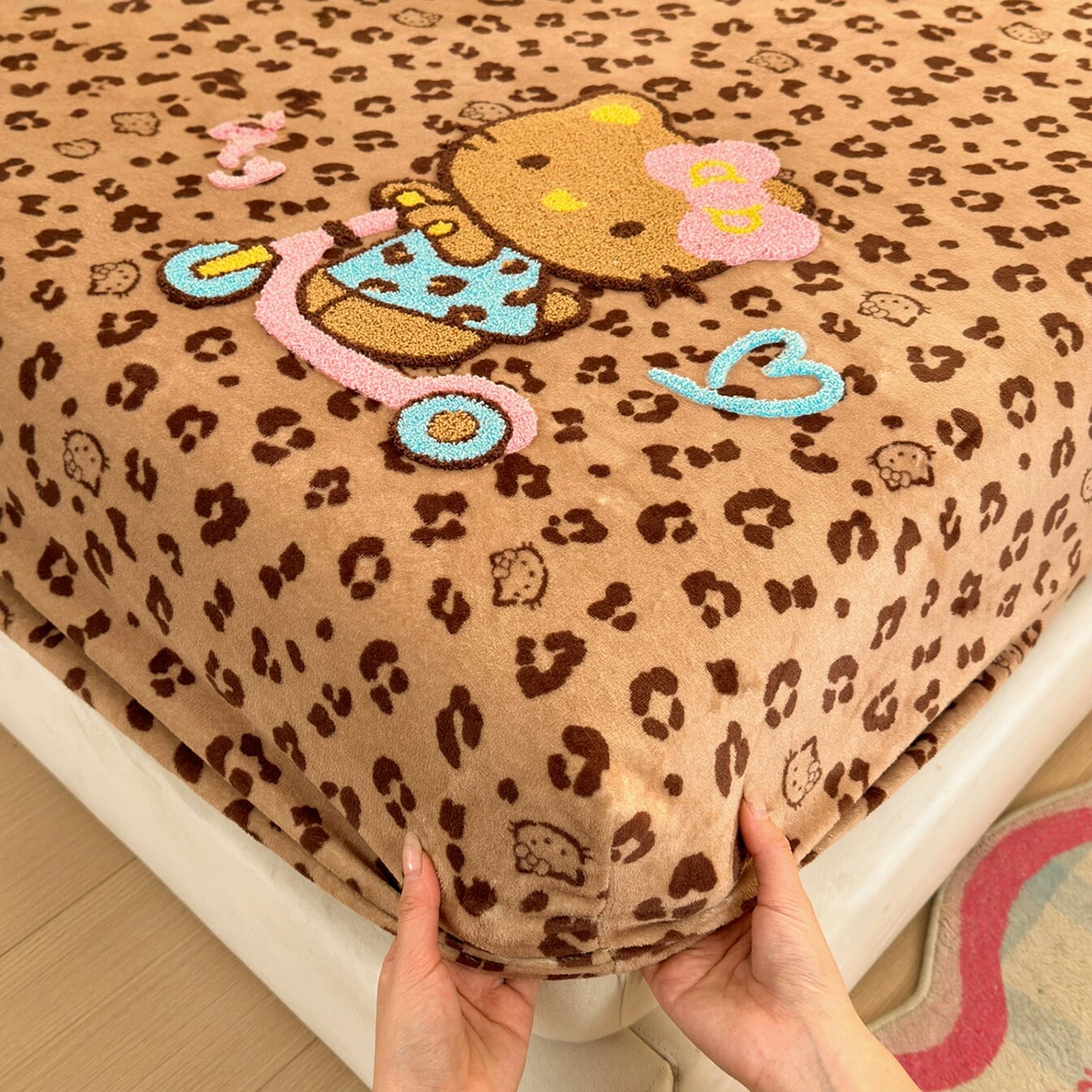 卡通豹纹小猫牛奶绒床笠床垫