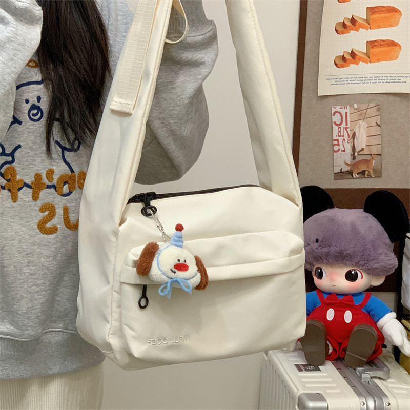 纯色单肩包女百搭休闲潮流斜挎包出行学院风学生上课通勤邮差女包