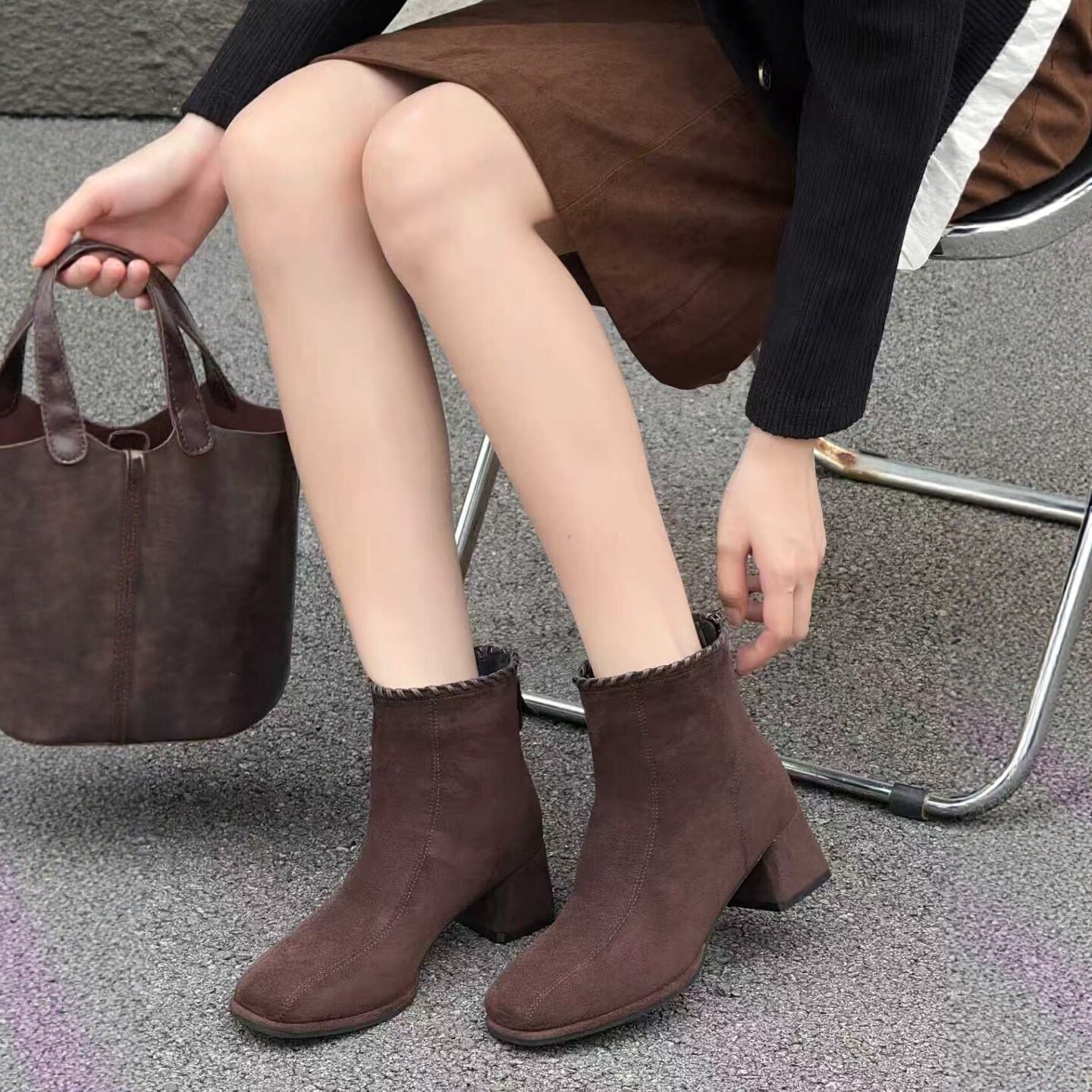 萨贝琪女鞋2025秋冬新款真皮翻毛皮坡跟圆头后拉链加绒百搭短靴