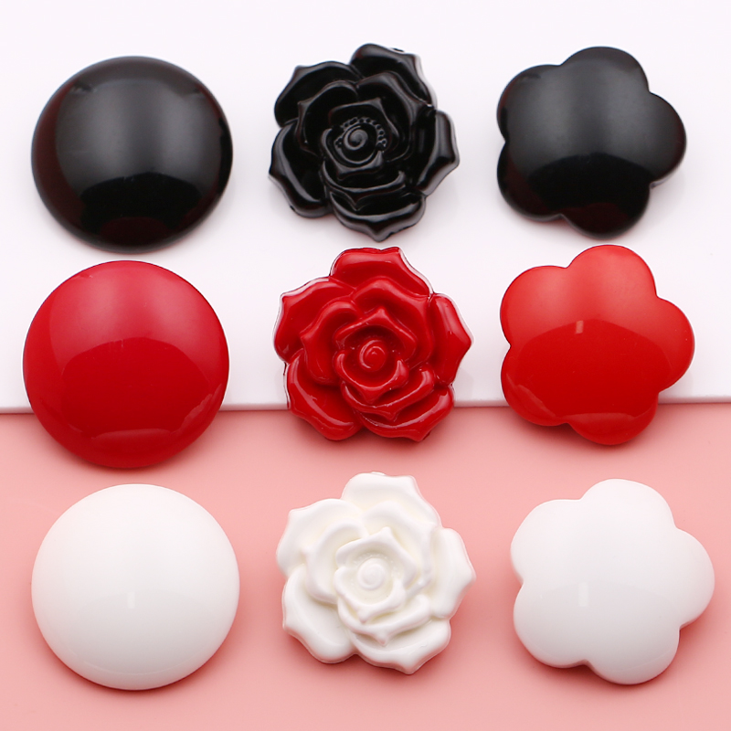 扣子百搭白色圆形衣服