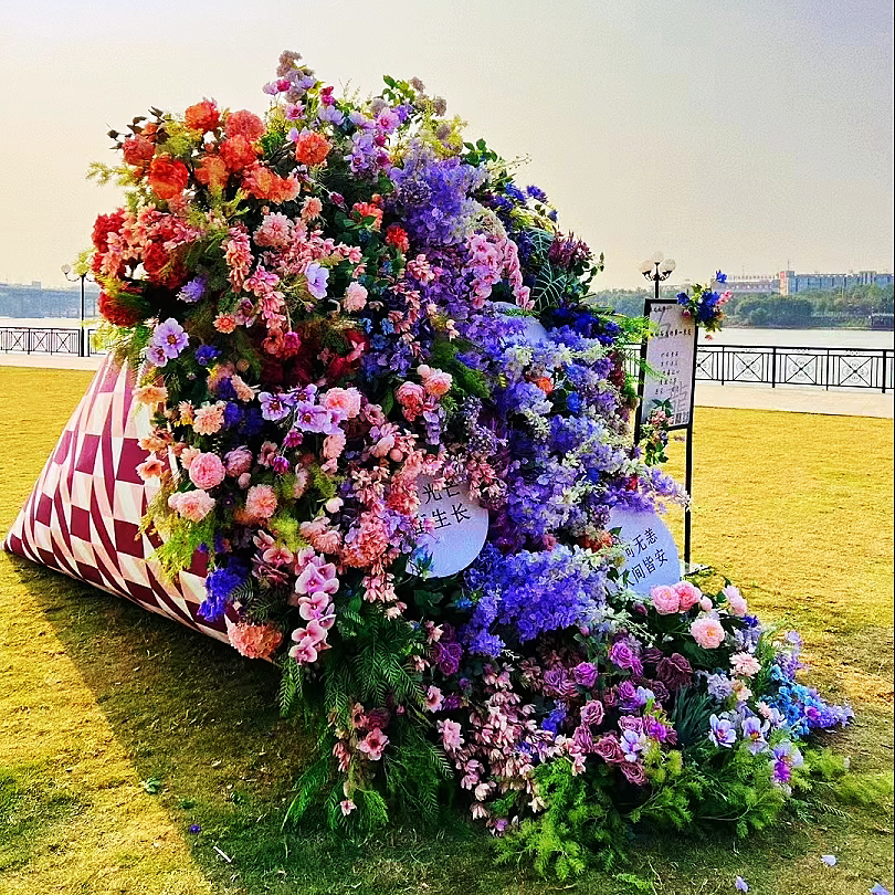 户外大型花束美陈摆件网红打卡拍照道具节日活动装饰巨型捧花仿真