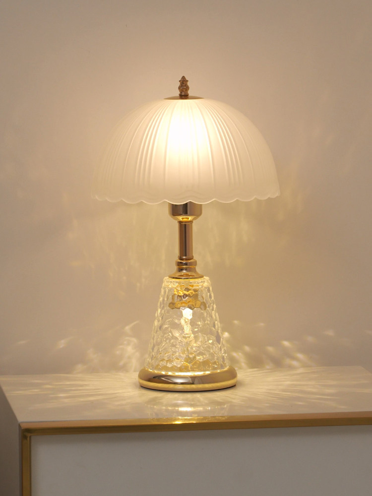 调光灯泡新款高端水晶玻璃轻奢感结婚庆家用主卧室欧式床头柜台灯