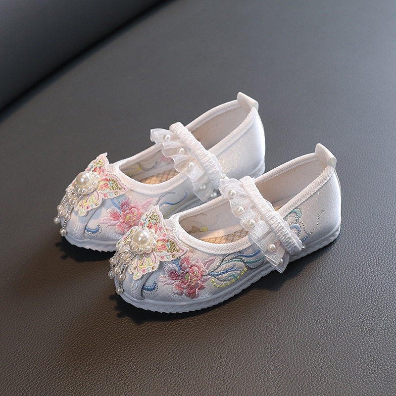 春季女童汉服鞋子儿童图片
