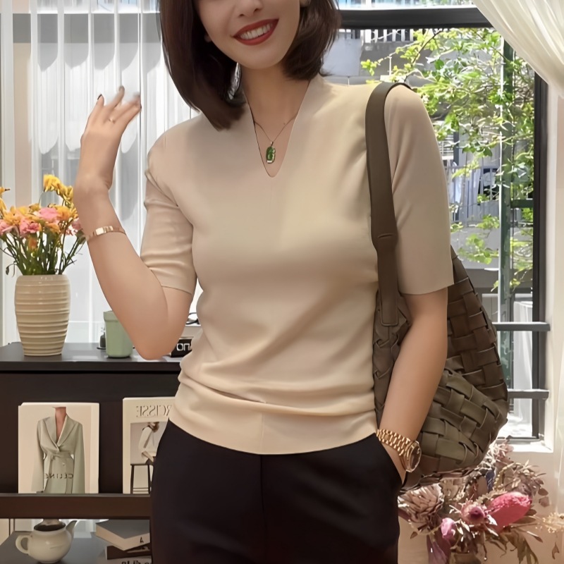 夏季薄款V领冰丝短袖针织衫女夏2024新款气质高级感修身内搭上衣