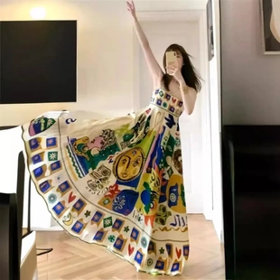 新款 小众涂鸦印花吊带连衣裙女夏季 复古度假民族风收腰海边沙滩裙