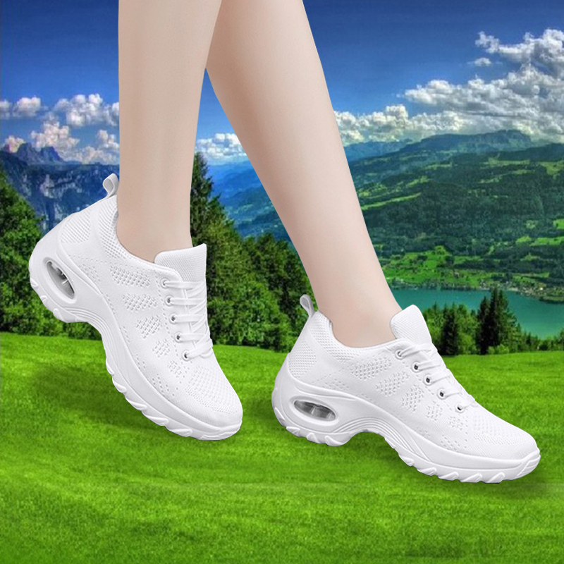 中年女运动鞋2019春款透气跳舞厚底软底新款黑色休闲轻便网面广场