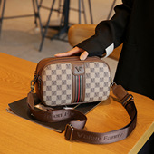 香港VF正品 2025真皮高级感单肩斜挎腋下包女老花相机包宽带法棍包