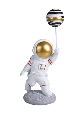 宇航员举星球卡通风创意装饰品