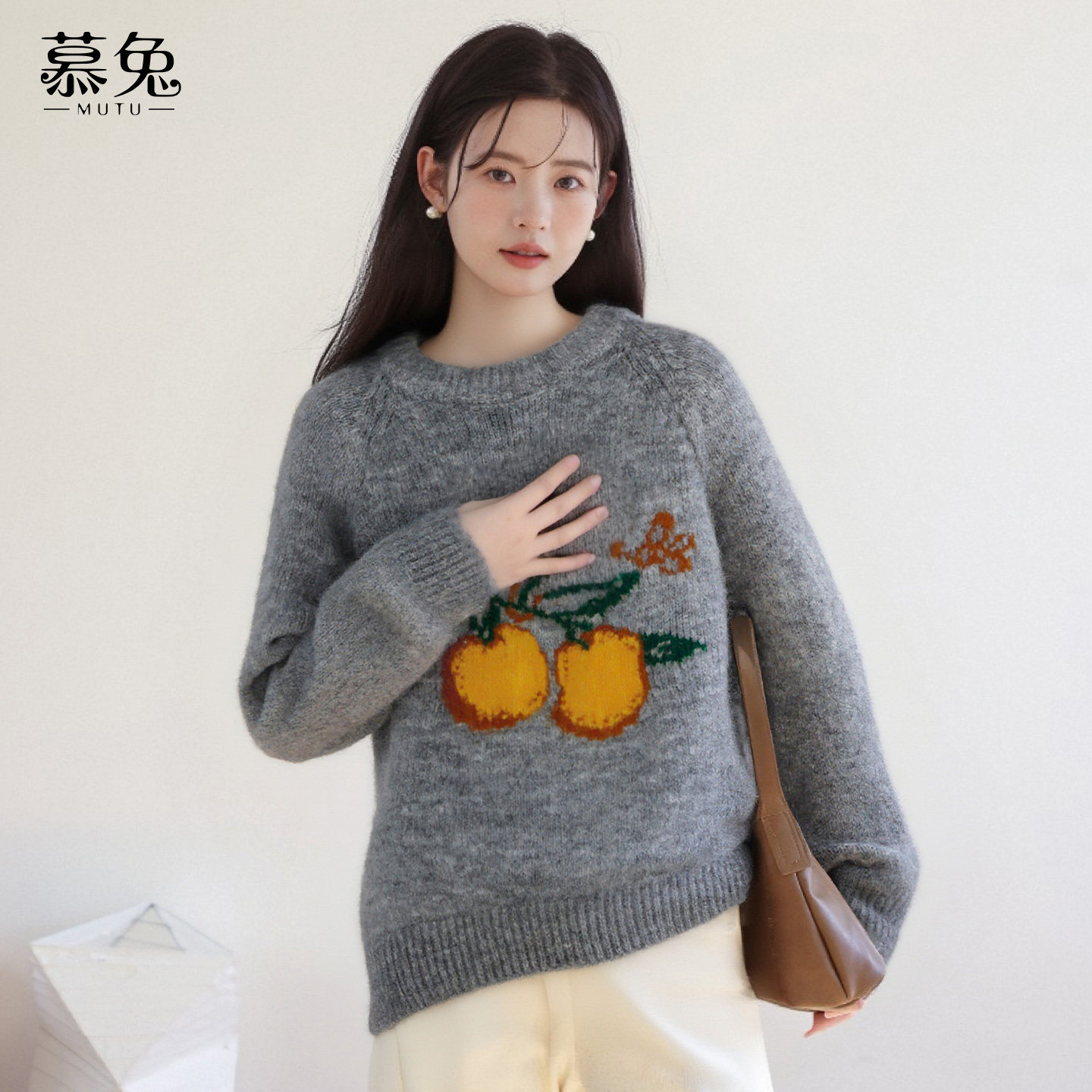 慕兔慵懒风灰色印花毛衣女2025冬季新款宽松软糯插肩袖针织衫上衣,女装/女士精品,毛衣,淘宝优惠券,粉丝福利购,淘宝优惠卷